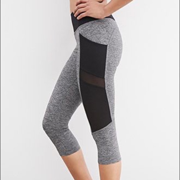 Forever 21 | Active Mesh Paneled Capri Leggings - Picture 2 of 7
